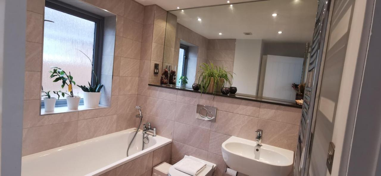 Modern City Centre House With Free Parking Canterbury Buitenkant foto