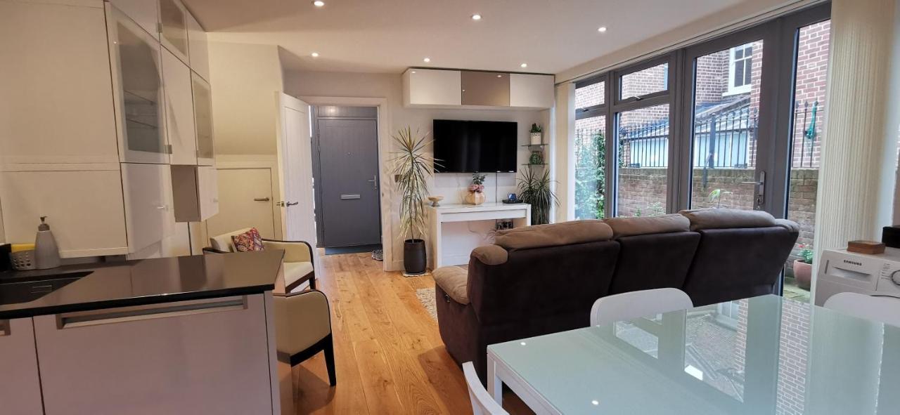 Modern City Centre House With Free Parking Canterbury Buitenkant foto