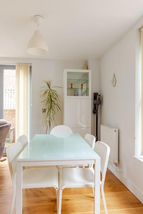 Modern City Centre House With Free Parking Canterbury Buitenkant foto