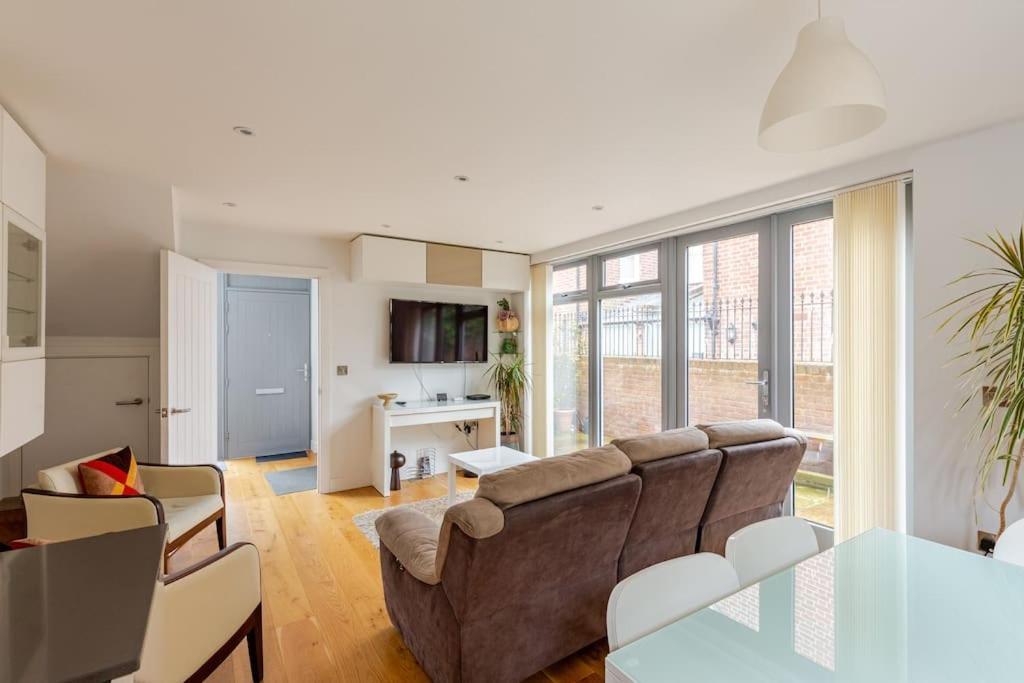 Modern City Centre House With Free Parking Canterbury Buitenkant foto