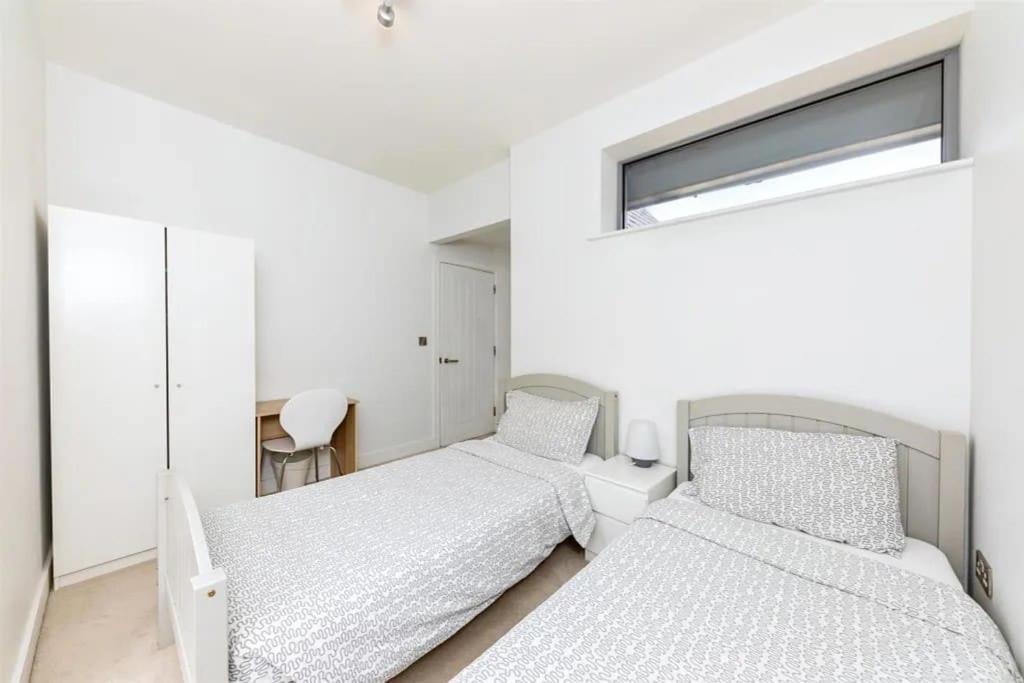 Modern City Centre House With Free Parking Canterbury Buitenkant foto
