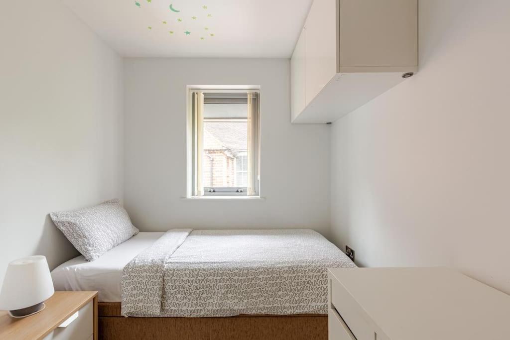 Modern City Centre House With Free Parking Canterbury Buitenkant foto