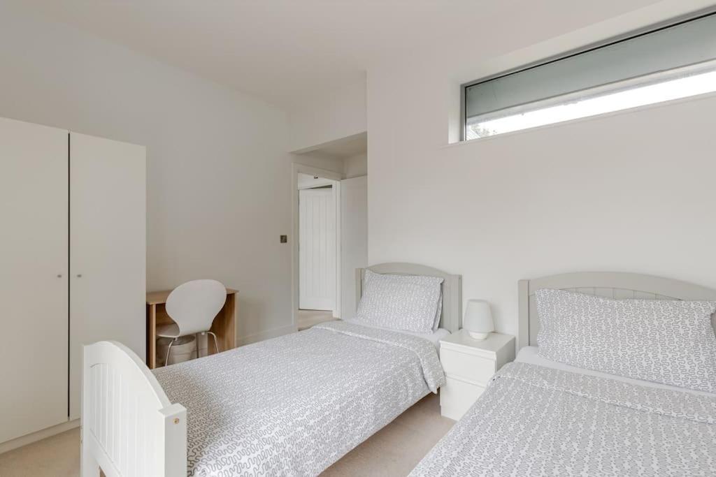 Modern City Centre House With Free Parking Canterbury Buitenkant foto