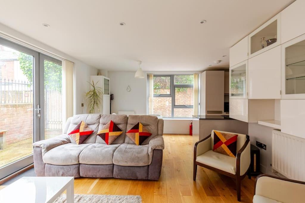 Modern City Centre House With Free Parking Canterbury Buitenkant foto